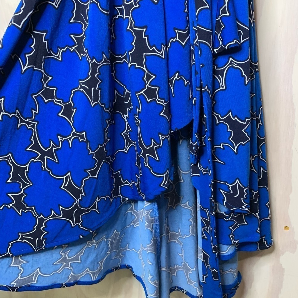 Vicky Tiel Blue and Black Flutter Sleeve Wrap Dress - Picture 9 of 10